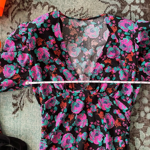 Zara v/neck floral dress with shoulder pads and side vents - Picture 11 of 11